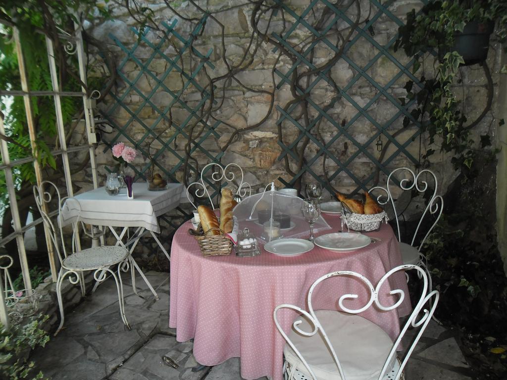 Le Clos D'Isabelle Bed & Breakfast Marsillargues Exterior photo